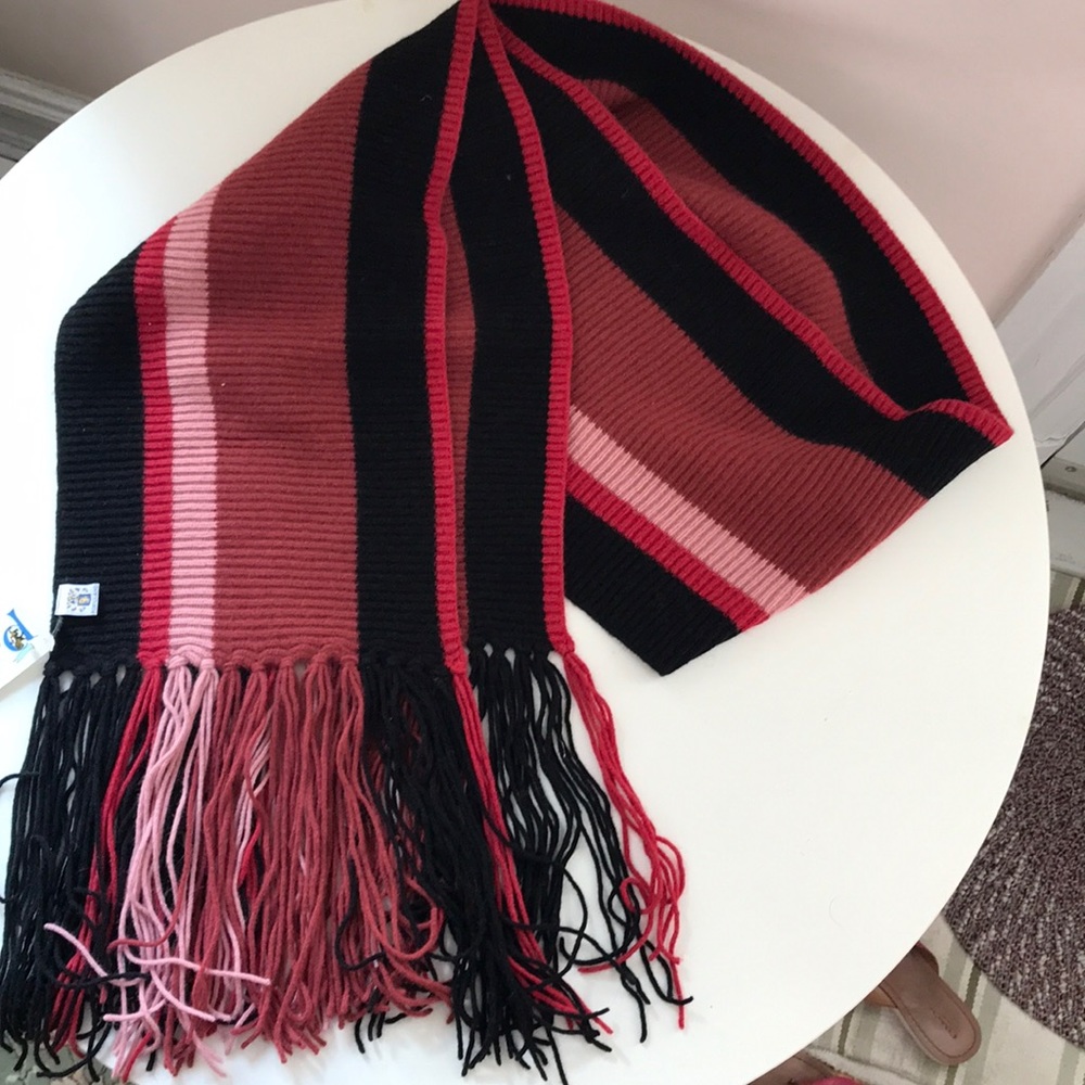 Portolano wool blend scarf with fringes in black/rust/blush.